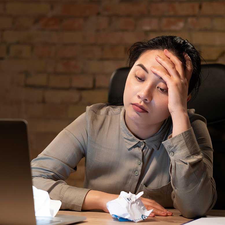 Awas! Sering Lembur Bisa Bikin Kulit Menua Lebih Cepat